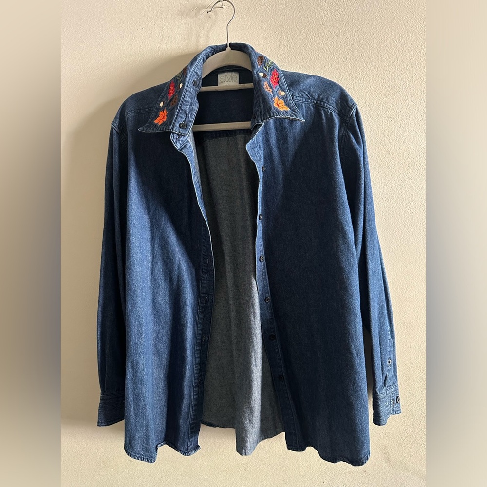 Style Studio Dark Denim Women’s Button Up Shirt Size L